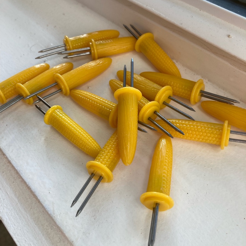 Yellow Corn Cob Holders 16 holders for 8 ears of corn. - Picture 5 of 5